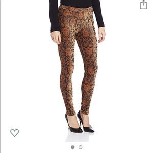 NWOT HUE tapestry corduroy leggings
